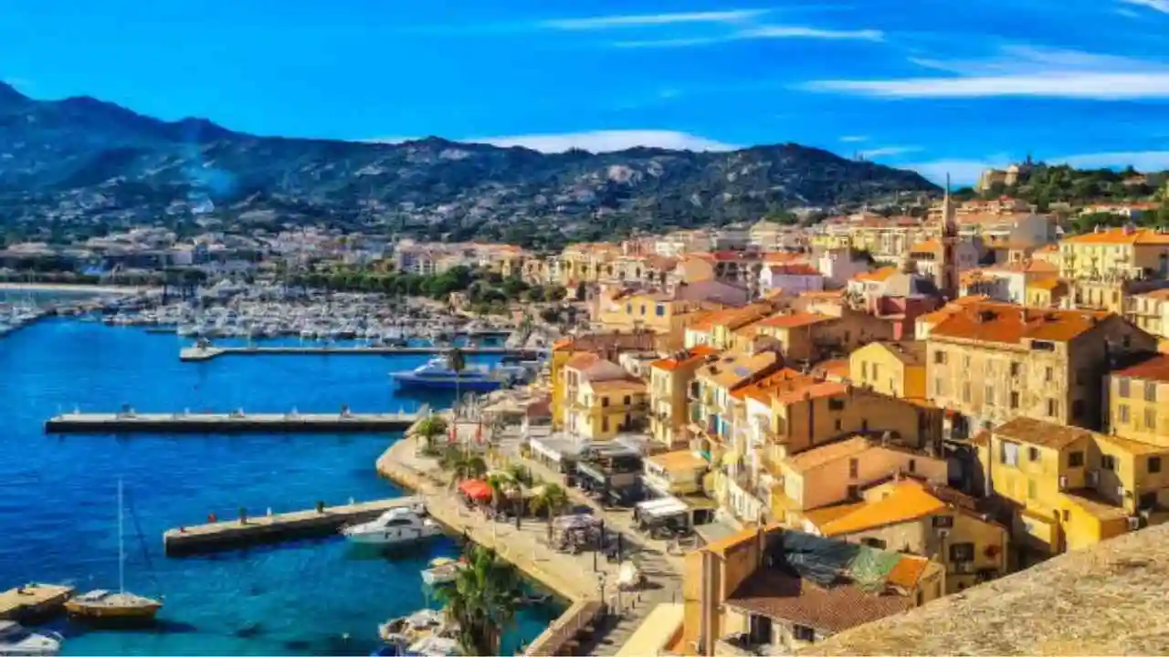 Volotea Calvi Office in France