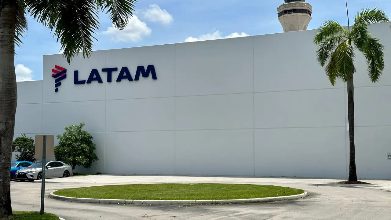 latam airlines headquarters