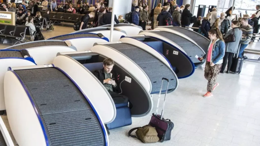 does atlanta airport have sleep pods